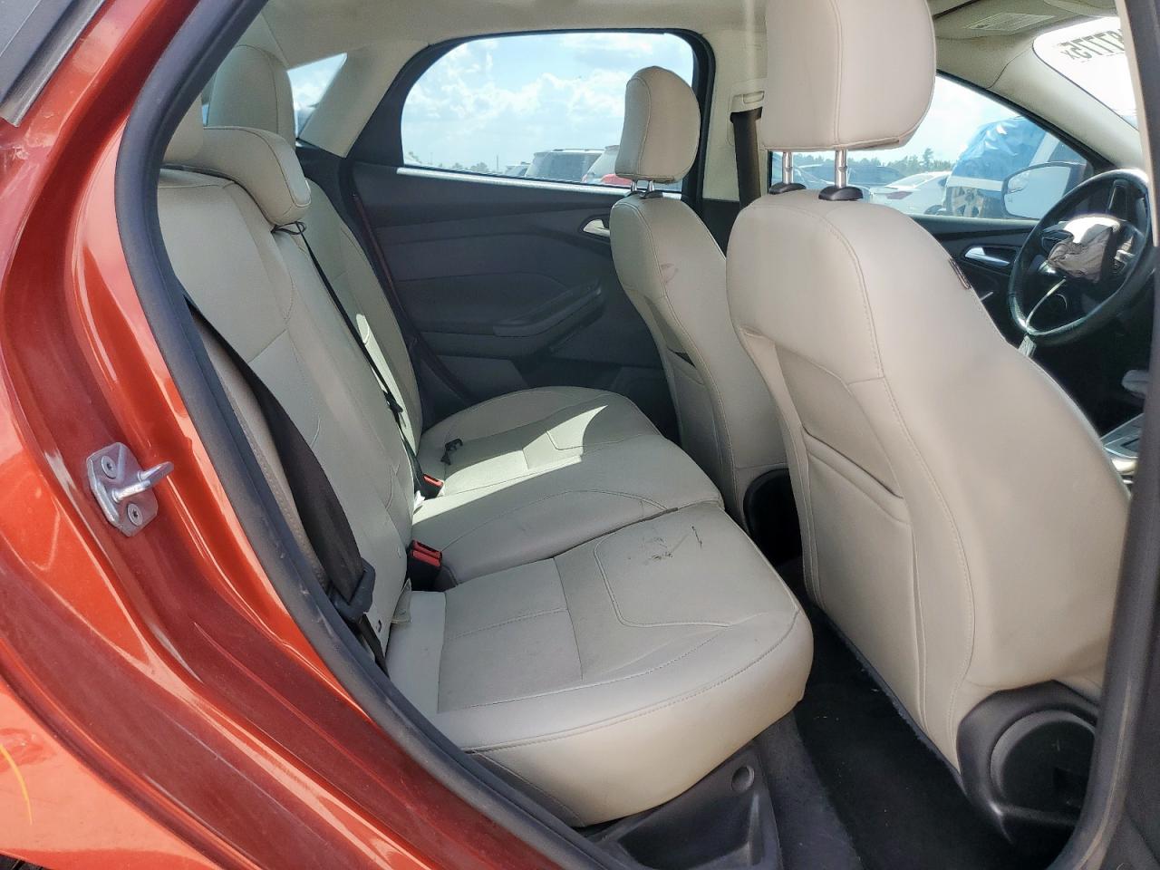 2018 Ford Focus Titanium VIN: 1FADP3J2XJL249989 Lot: 82187775