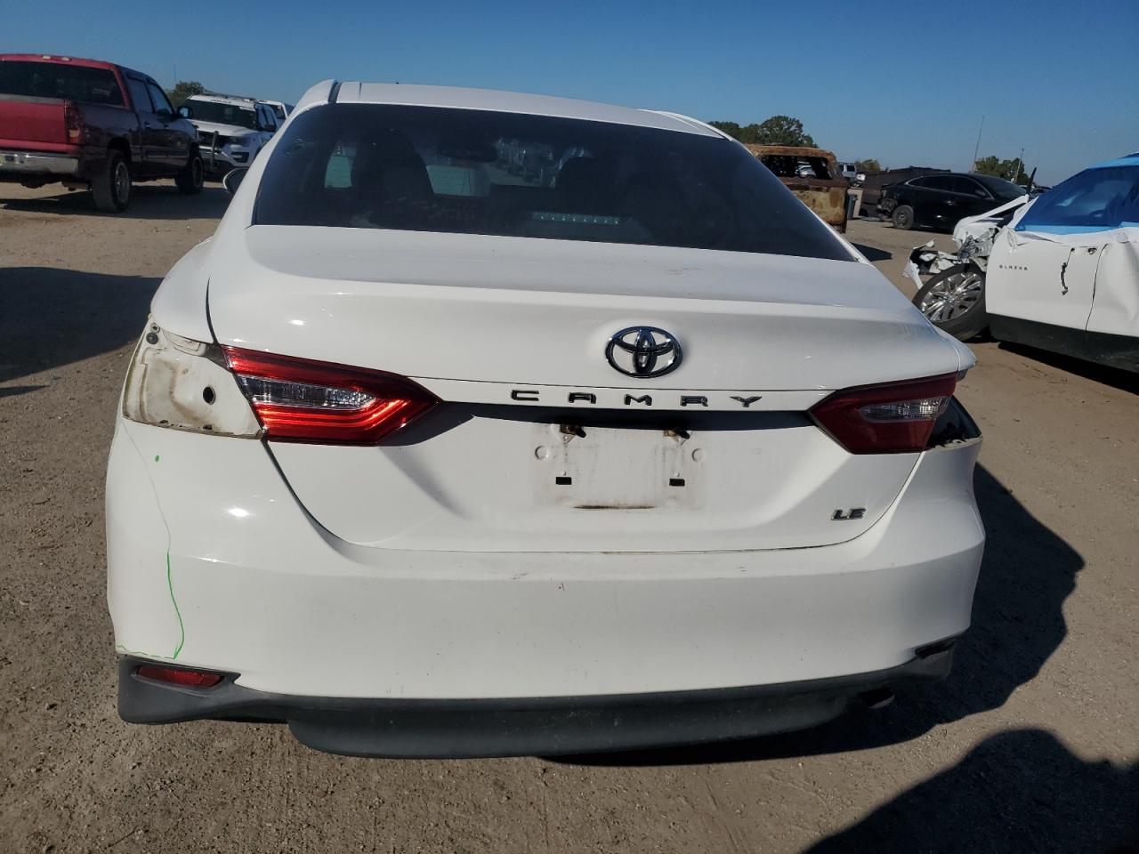 2018 Toyota Camry L VIN: 4T1B11HK4JU015916 Lot: 90911665