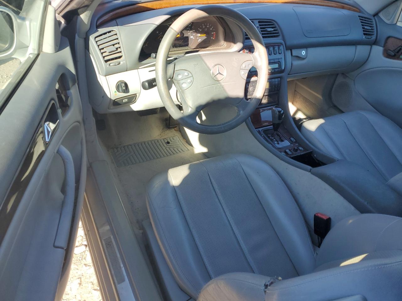 2002 Mercedes-Benz Clk 320 VIN: WDBLK65G02T109638 Lot: 81881125