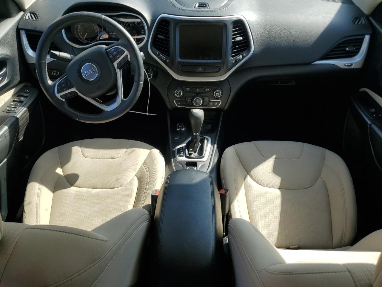 2016 Jeep Cherokee Latitude VIN: 1C4PJMCB8GW309884 Lot: 81959225