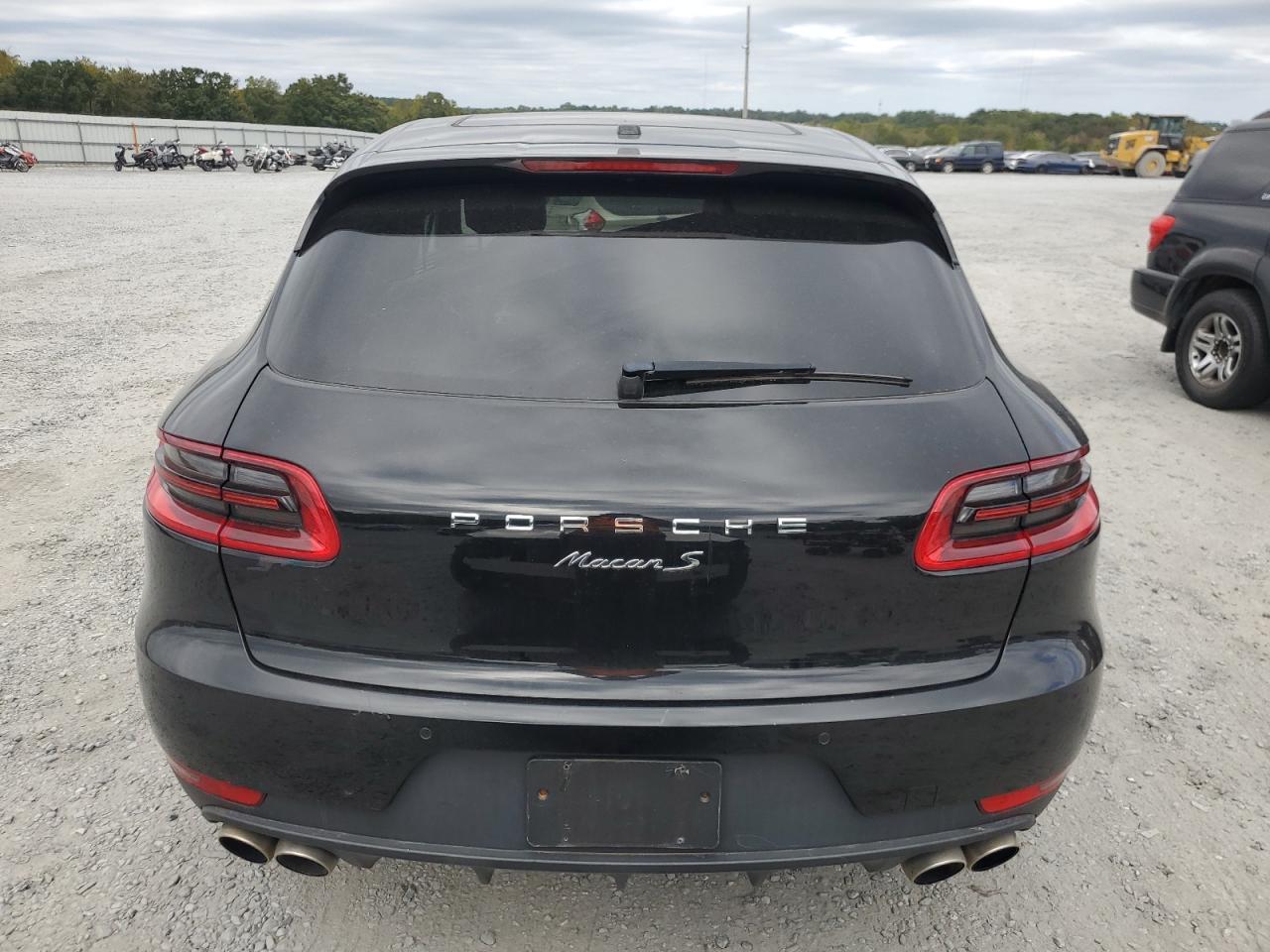 2018 Porsche Macan S VIN: WP1AB2A50JLB34977 Lot: 85163015