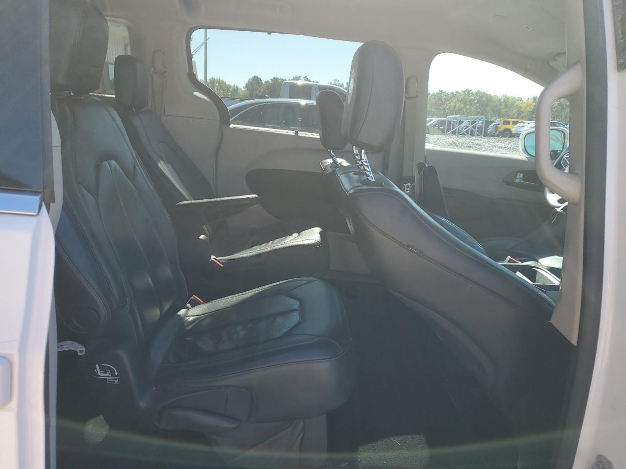 2018 Chrysler Pacifica Touring L VIN: 2C4RC1BG7JR113661 Lot: 87064125