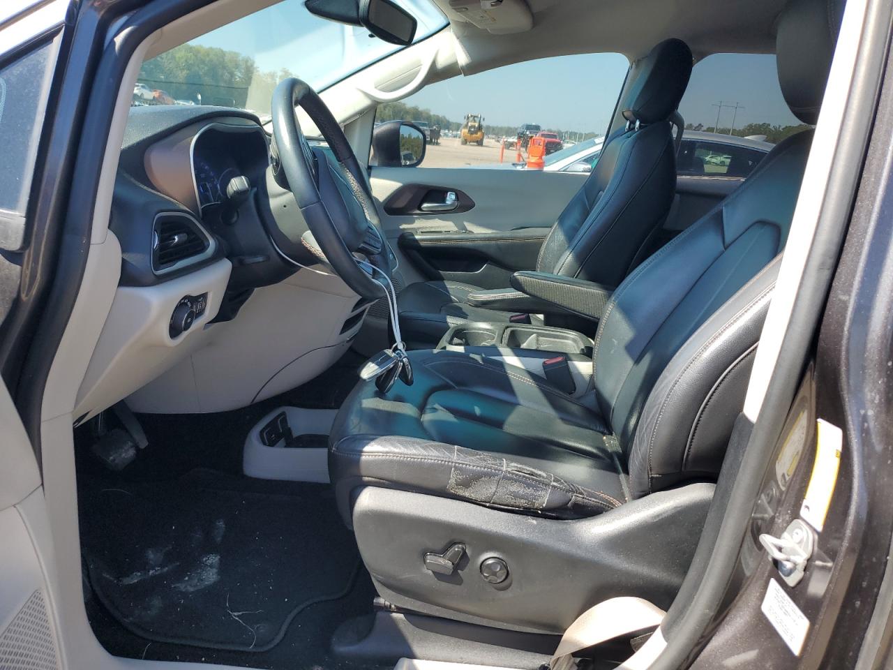 2017 Chrysler Pacifica Touring L VIN: 2C4RC1BG0HR569687 Lot: 85859255