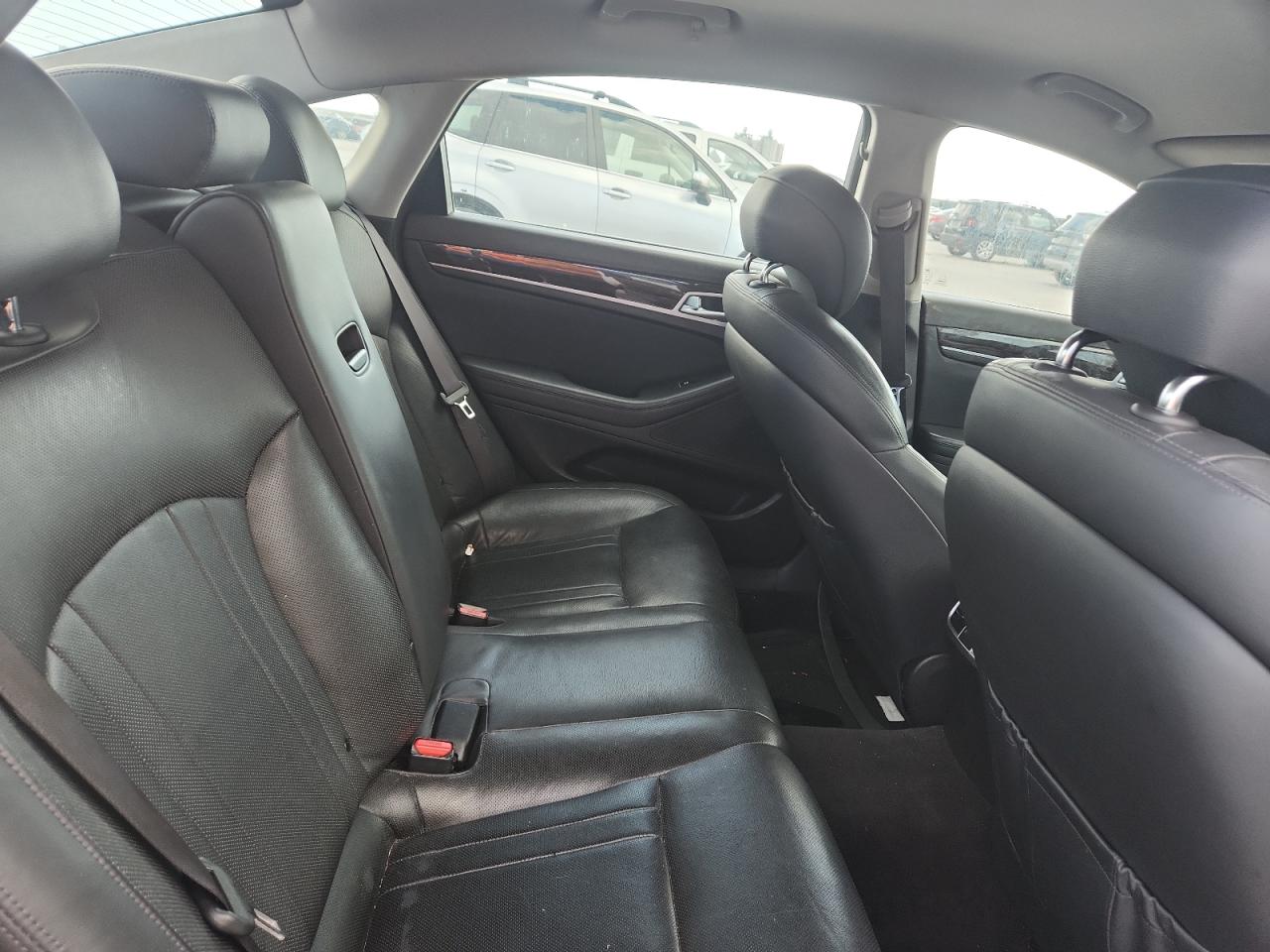 2016 Hyundai Genesis 3.8L VIN: KMHGN4JE2GU117823 Lot: 85902915