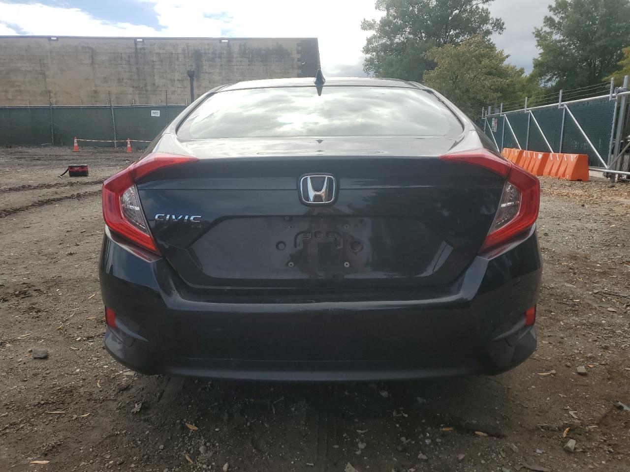 2018 Honda Civic Ex VIN: JHMFC1F39JX031215 Lot: 82311215