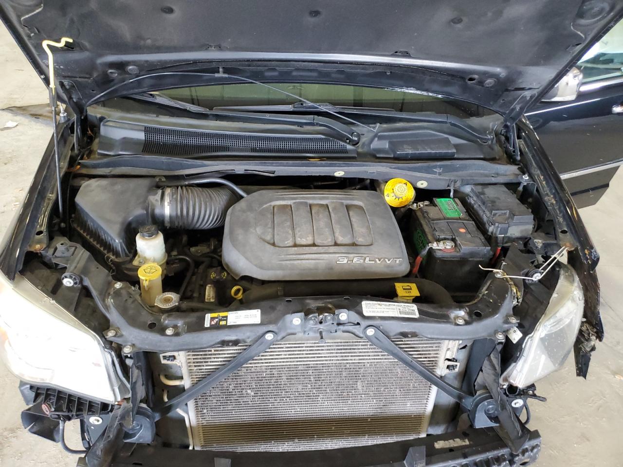 2015 Chrysler Town & Country Touring L VIN: 2C4RC1CGXFR573709 Lot: 84263355