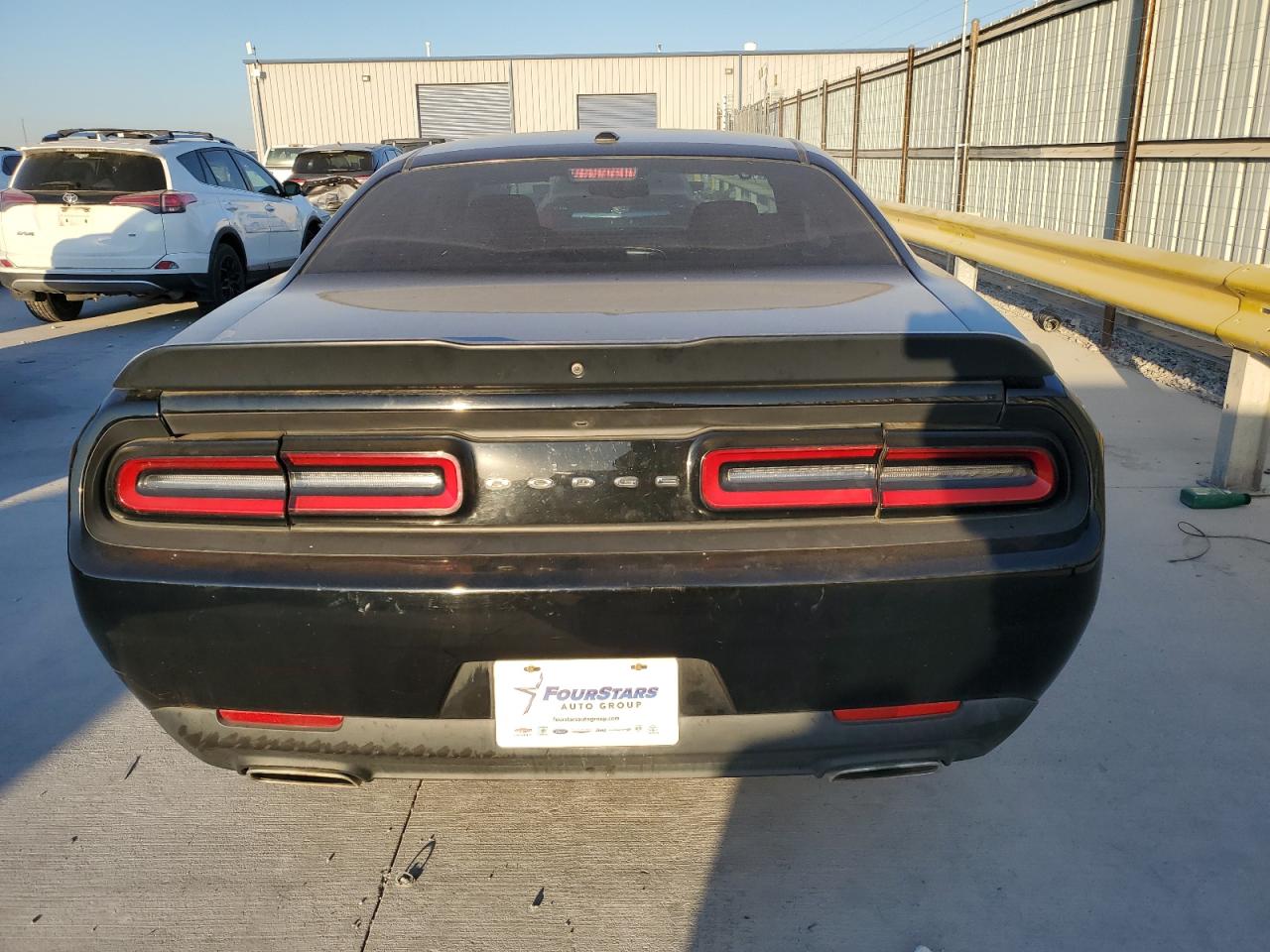 2018 Dodge Challenger Sxt VIN: 2C3CDZAG2JH118800 Lot: 86879055