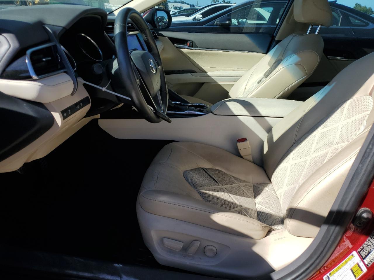 2018 Toyota Camry L VIN: 4T1B11HKXJU657749 Lot: 85506695