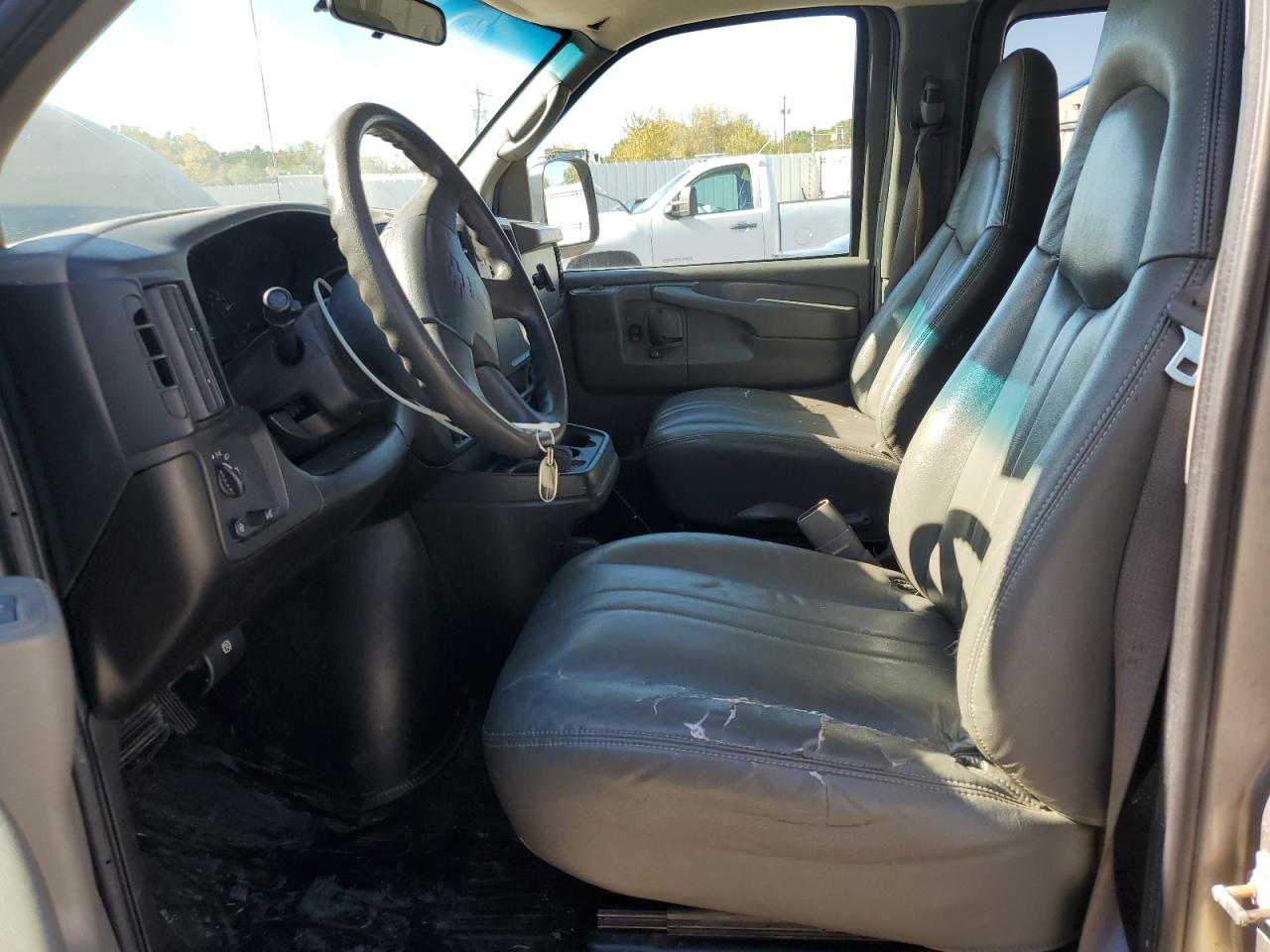 2006 Chevrolet Express G3500 VIN: 1GAHG39U761213173 Lot: 82414095