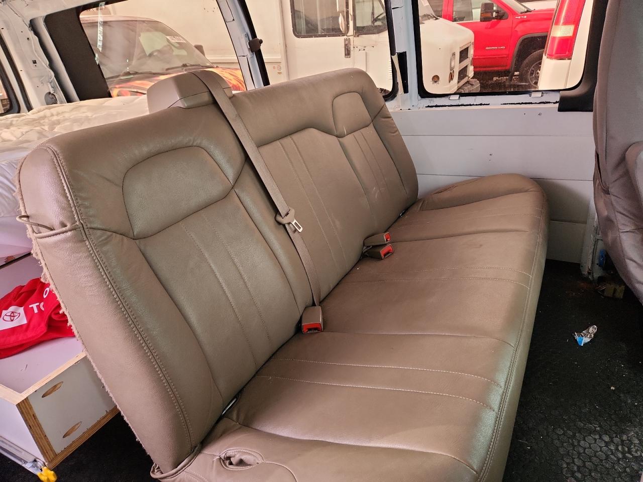 2000 Chevrolet Express G1500 VIN: 1GNFG15R4Y1142450 Lot: 87472845