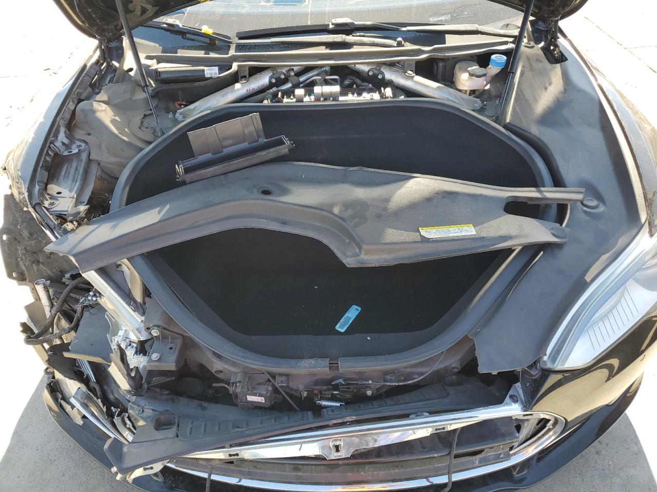 2015 Tesla Model S VIN: 5YJSA1E23FF108418 Lot: 82449535