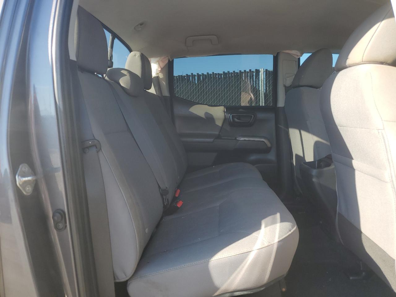 2019 Toyota Tacoma Double Cab VIN: 5TFAX5GN3KX144490 Lot: 82222115