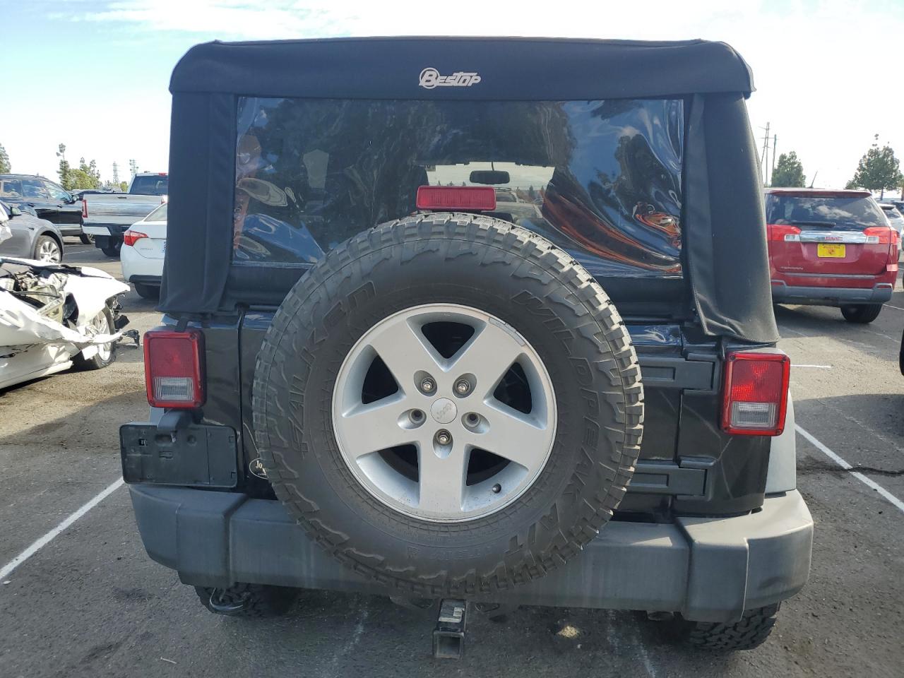 2014 Jeep Wrangler Unlimited Sport VIN: 1C4BJWDG4EL310058 Lot: 82154455