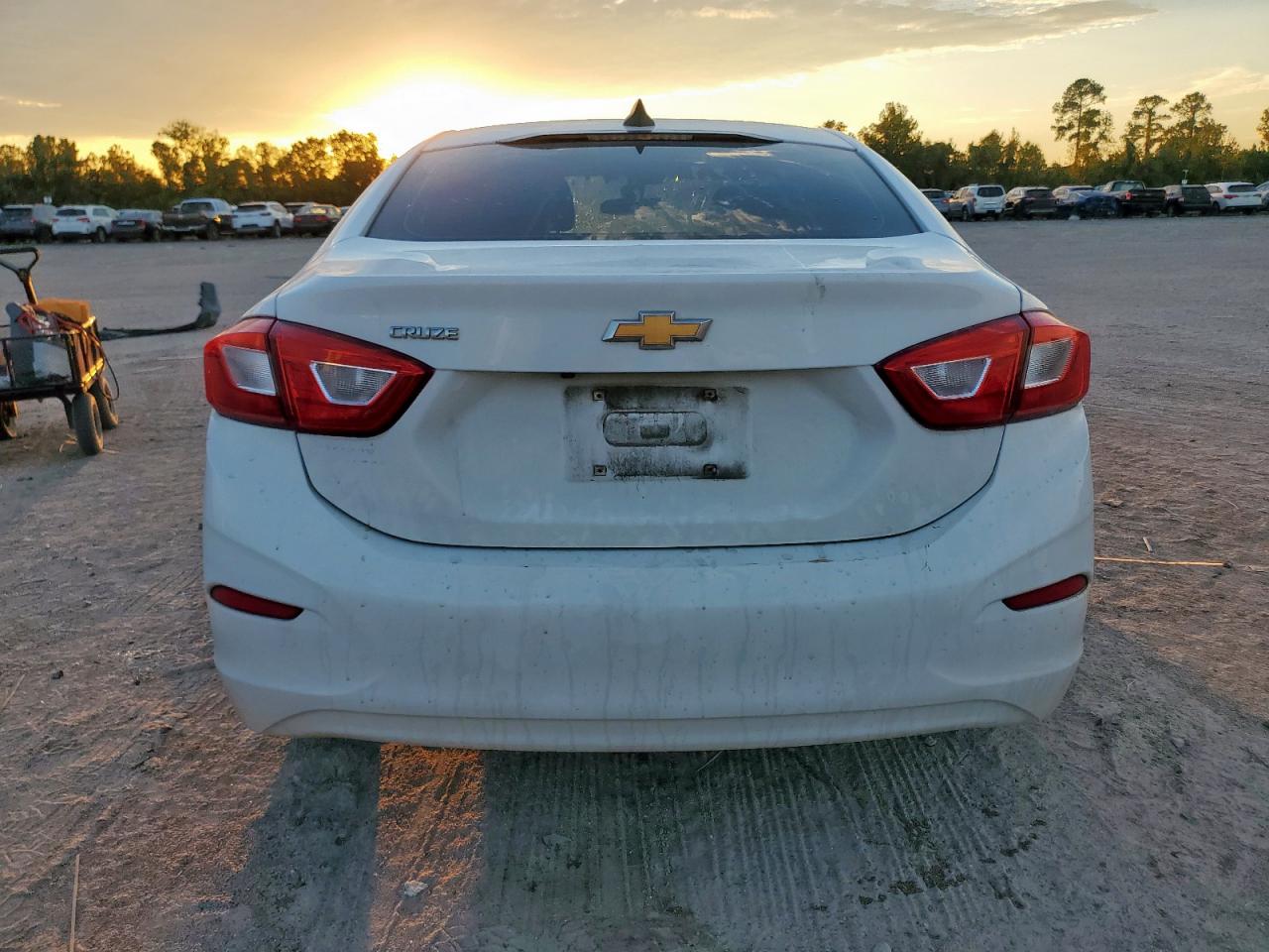 2018 Chevrolet Cruze Ls VIN: 1G1BC5SM8J7132180 Lot: 82189175