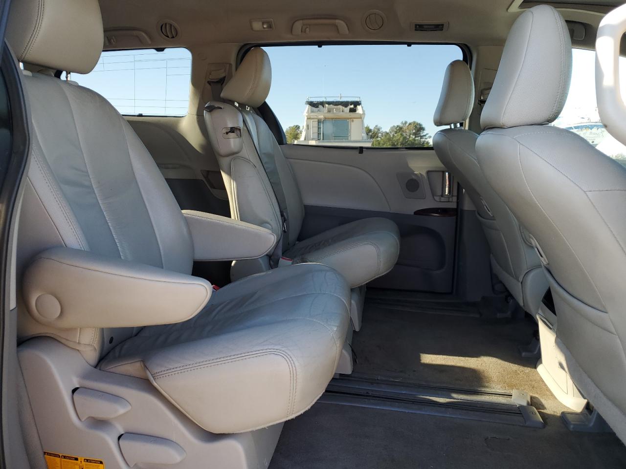 2011 Toyota Sienna Xle VIN: 5TDYK3DC2BS132468 Lot: 82339955