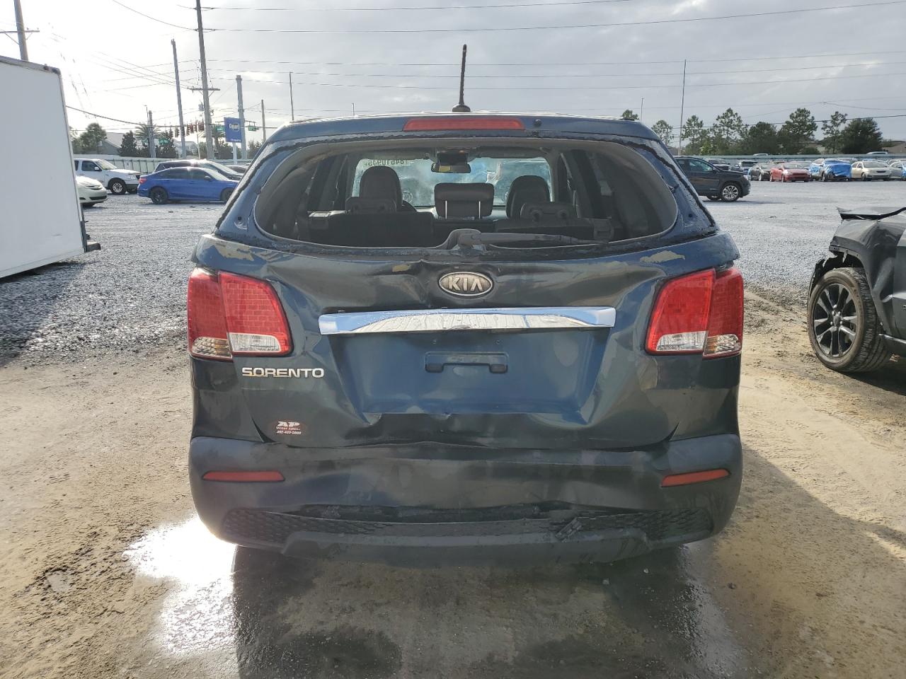 2011 Kia Sorento Base VIN: 5XYKT3A17BG048973 Lot: 84610945
