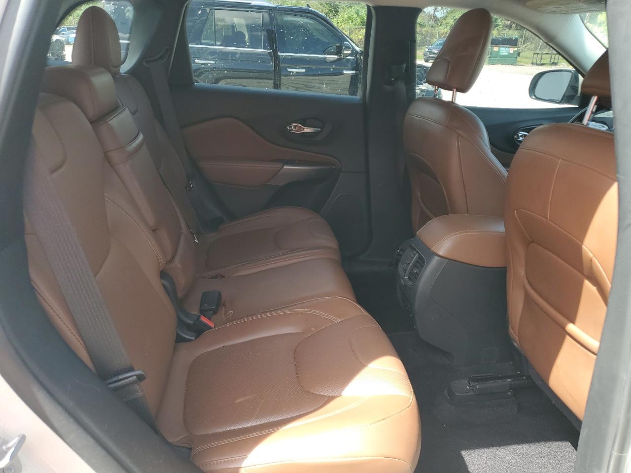 2019 Jeep Cherokee Overland VIN: 1C4PJLJXXKD286587 Lot: 84920645