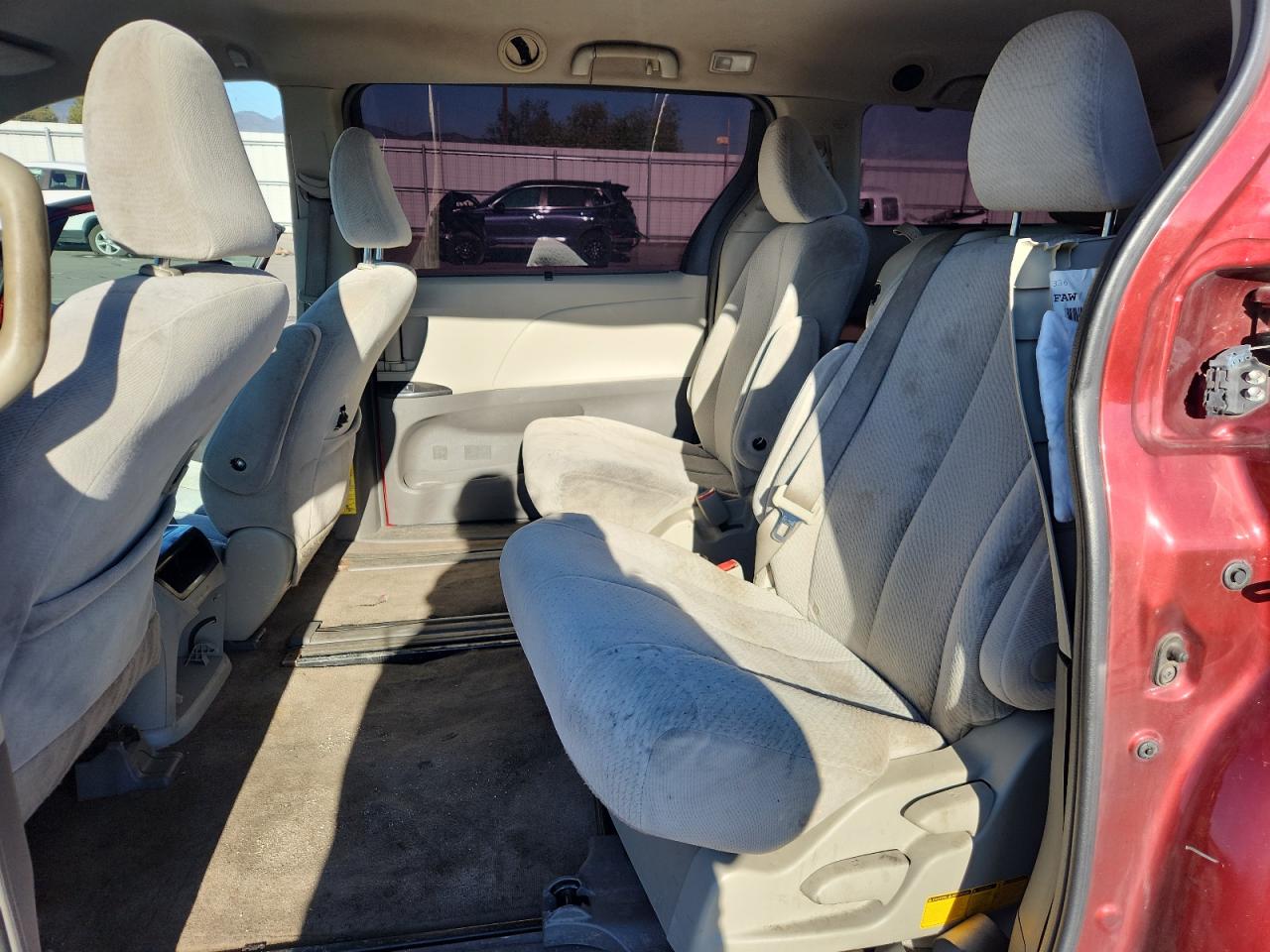 2011 Toyota Sienna Le VIN: 5TDKK3DC3BS129102 Lot: 85541485