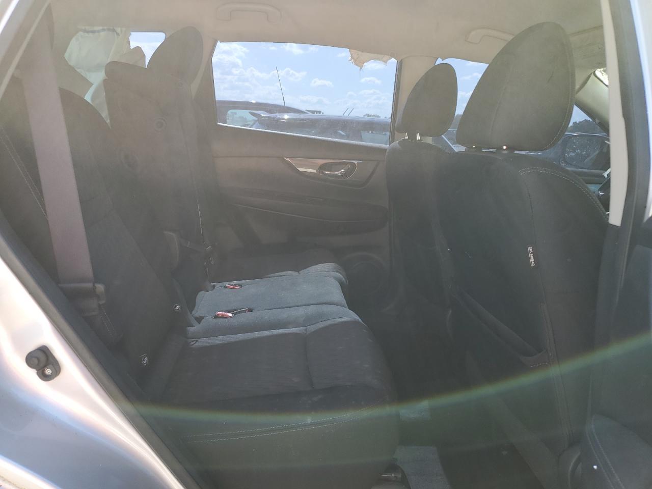 2017 Nissan Rogue S VIN: KNMAT2MV3HP523321 Lot: 84923085