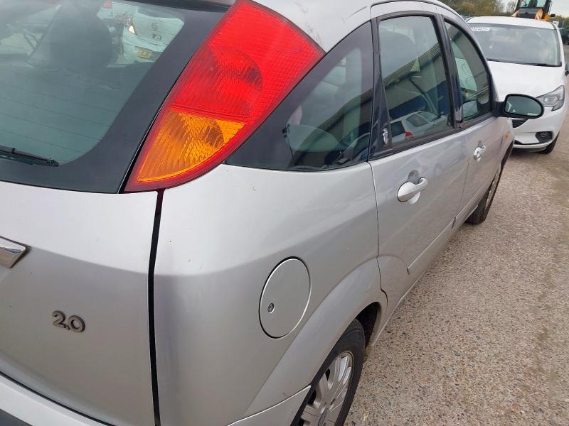 2004 FORD FOCUS 2.0 GHIA 5DR AUTO