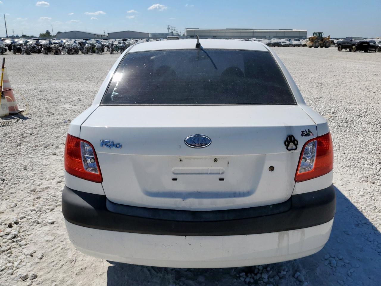 2007 Kia Rio Base VIN: KNADE123576210520 Lot: 82390255