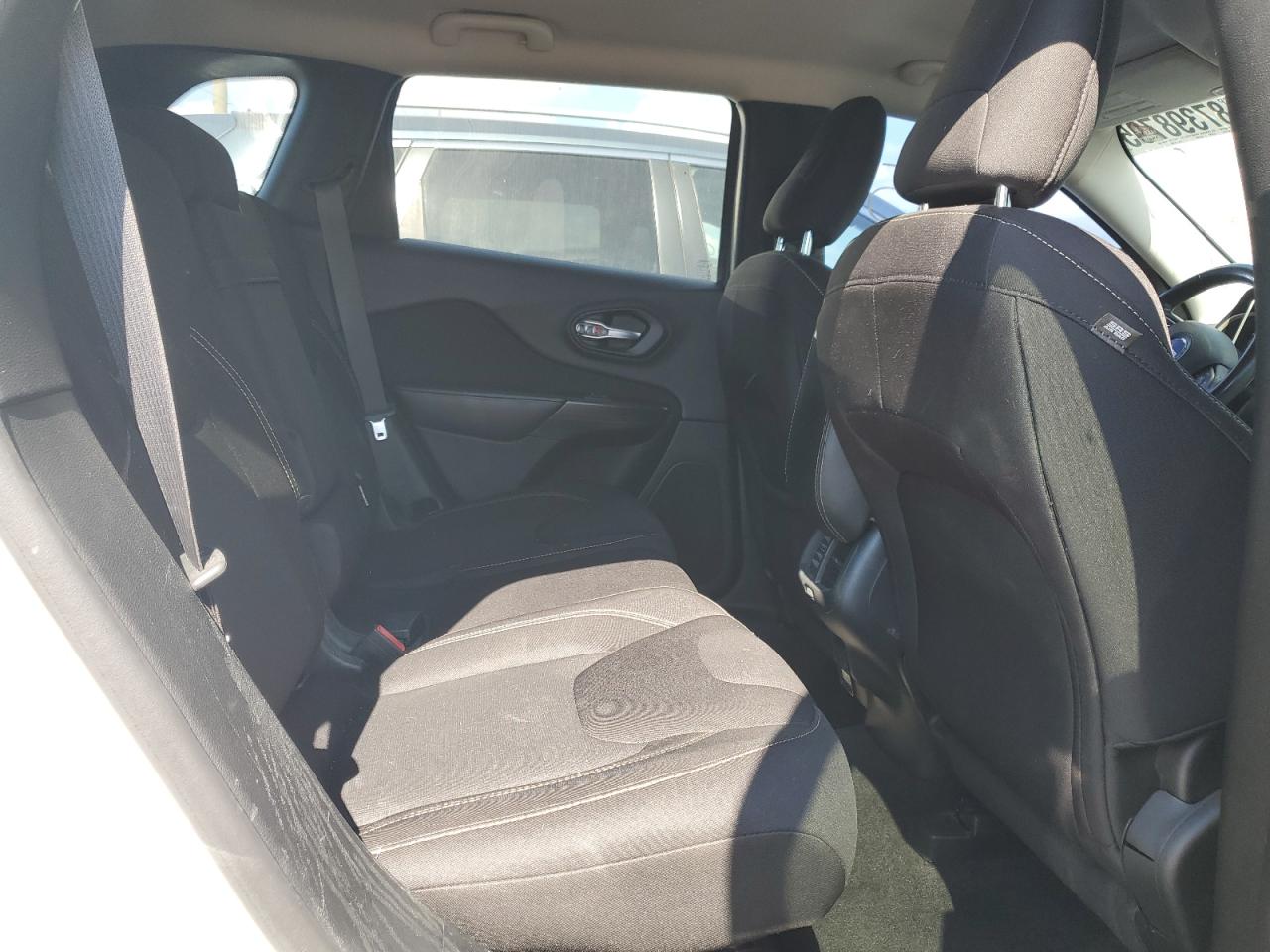 2015 Jeep Cherokee Latitude VIN: 1C4PJLCB6FW721360 Lot: 87398795