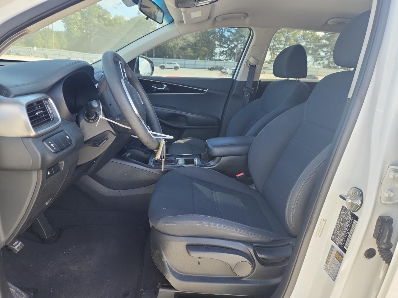 2020 Kia Sorento L VIN: 5XYPG4A37LG641803 Lot: 85180985