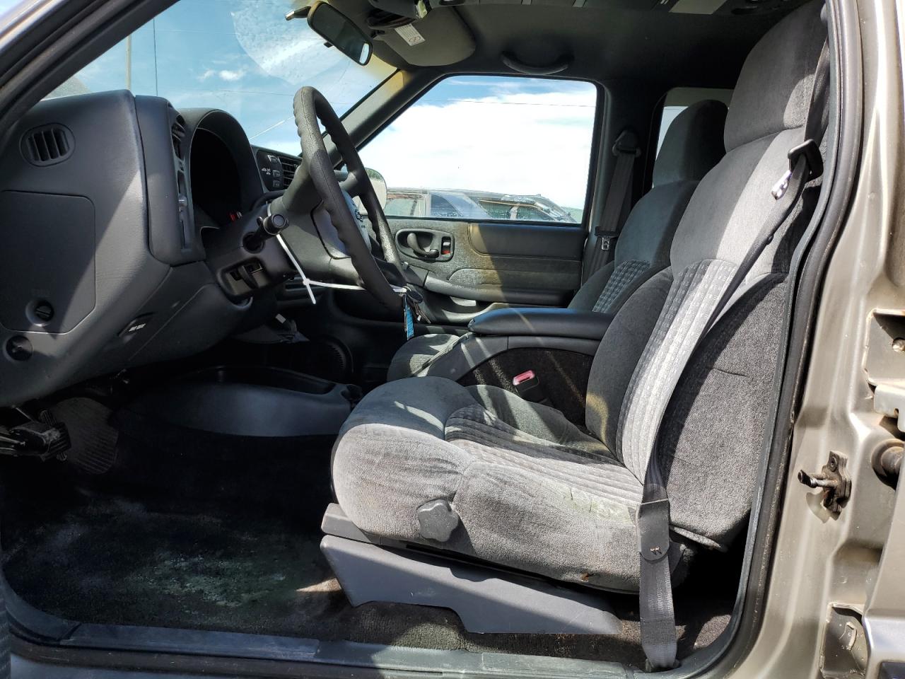 2000 Chevrolet Blazer VIN: 1GNDT13W7Y2318669 Lot: 84864105