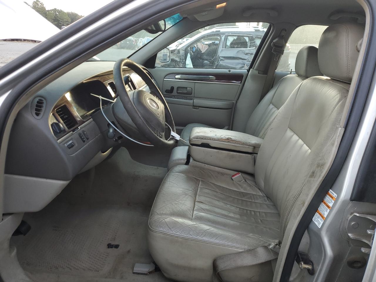 2003 Lincoln Town Car Executive VIN: 1LNHM81W93Y667014 Lot: 84549395