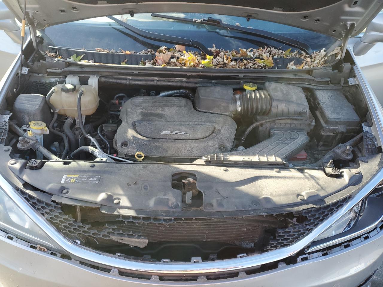 2018 Chrysler Pacifica Touring L VIN: 2C4RC1BG9JR227418 Lot: 89510945