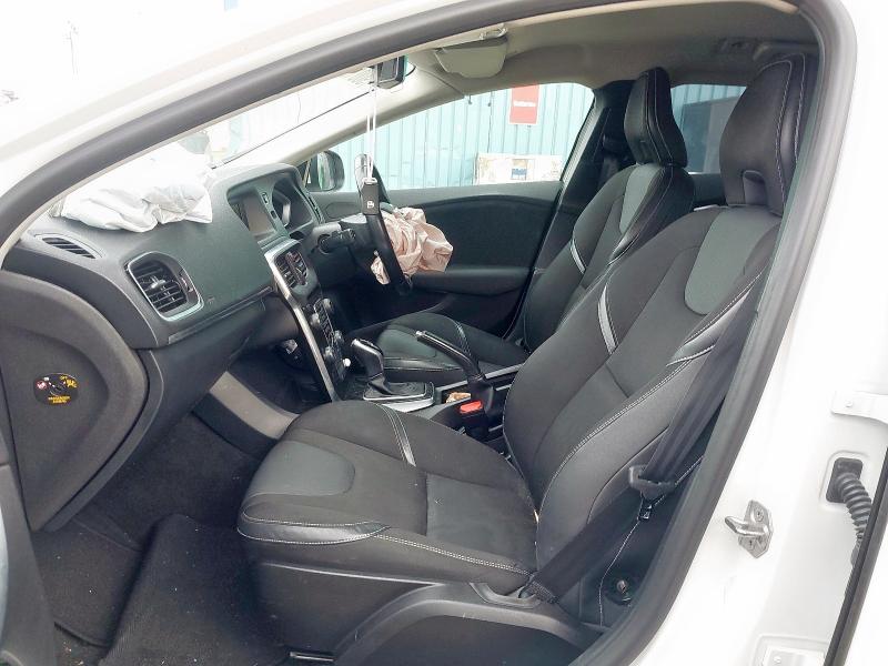 2017 VOLVO V40 T3 [152] MOMENTUM 5DR GEARTRONIC