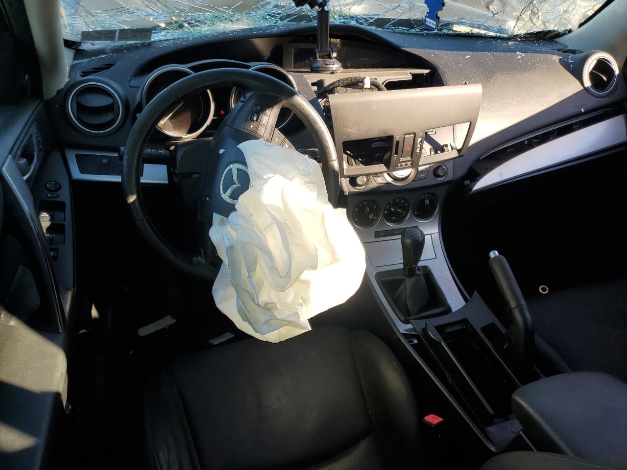 2011 Mazda 3 S VIN: JM1BL1K6XB1467592 Lot: 85305945