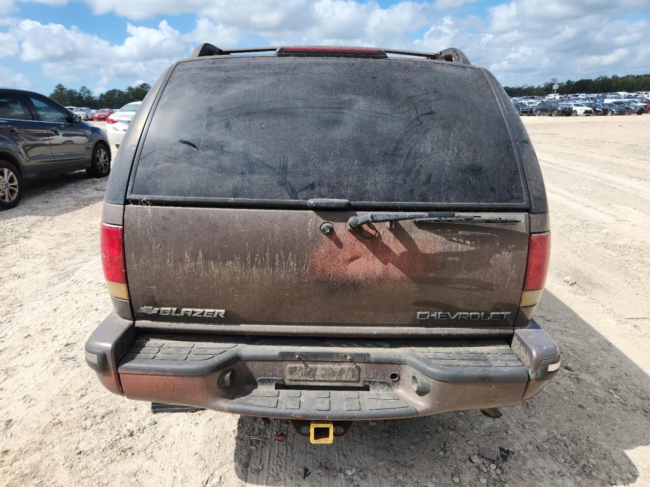 1998 Chevrolet Blazer VIN: 1GNDT13WXW2235069 Lot: 85642805