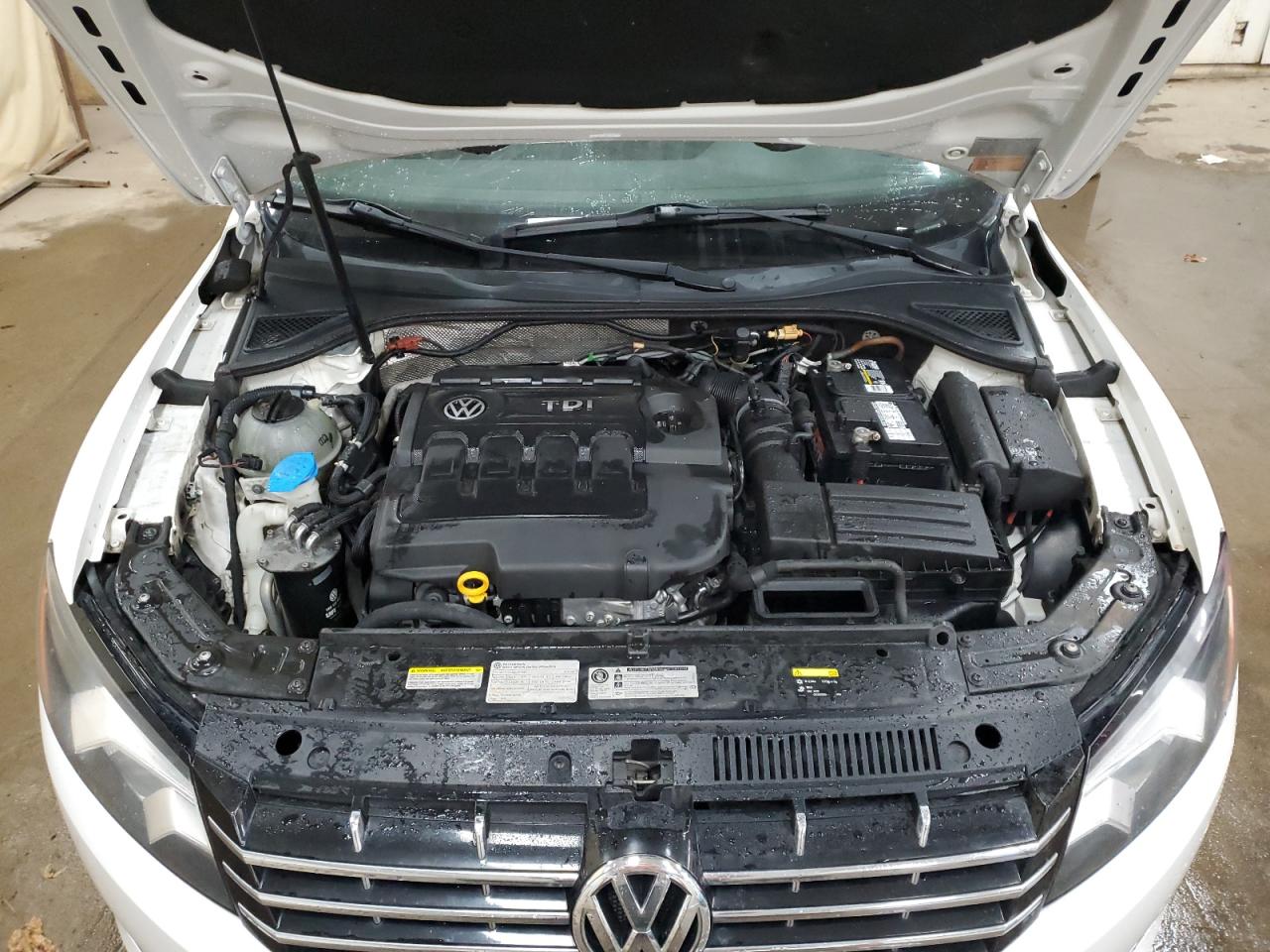 2015 Volkswagen Passat Sel VIN: 1VWCV7A37FC045697 Lot: 84930085