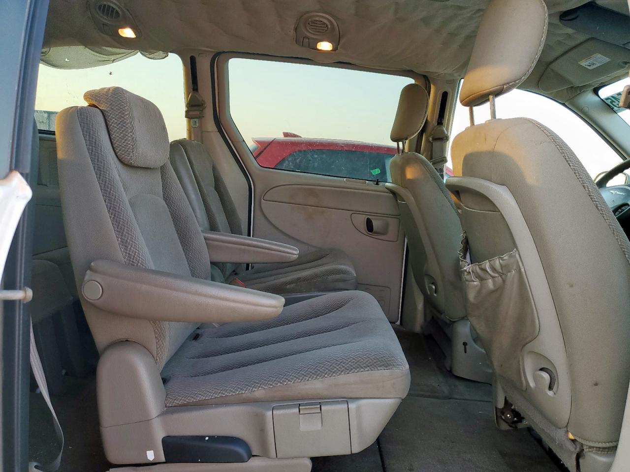 2005 Chrysler Town & Country Lx VIN: 2C8GP44R35R126519 Lot: 84928545