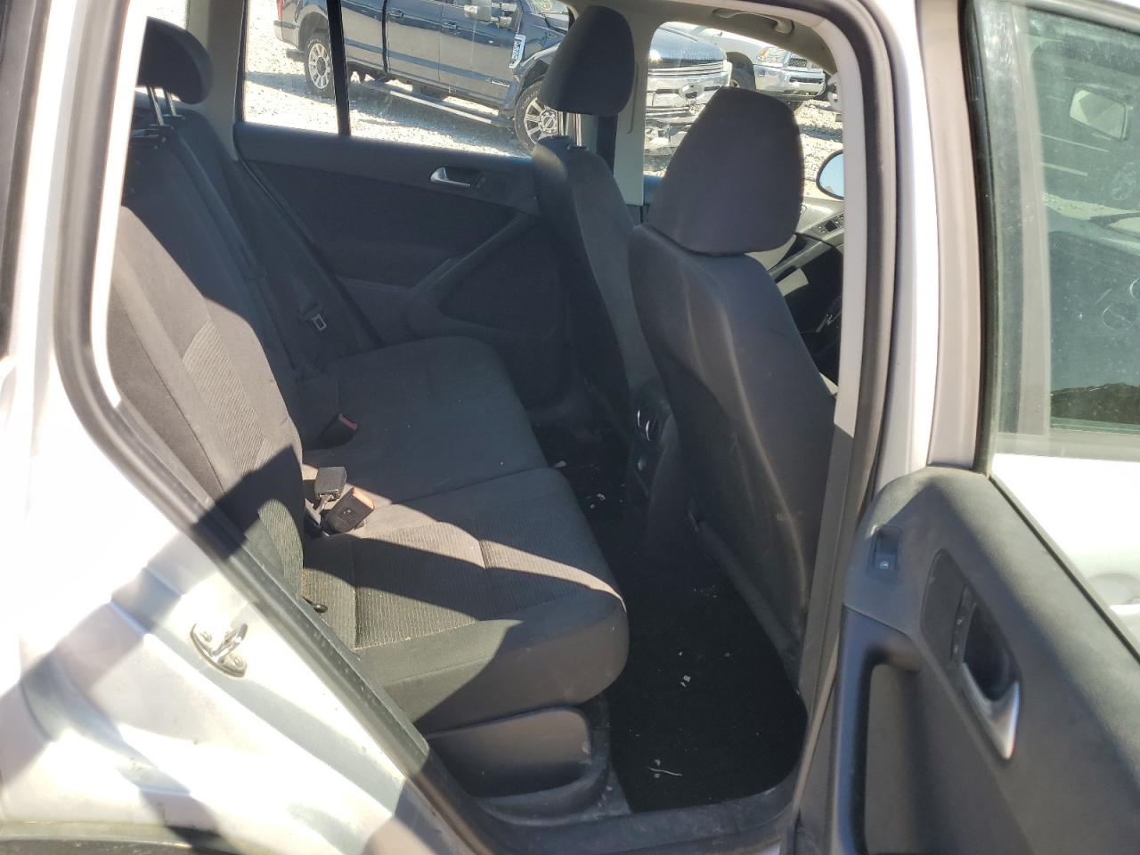 2014 Volkswagen Tiguan S VIN: WVGAV3AX7EW621724 Lot: 86763145