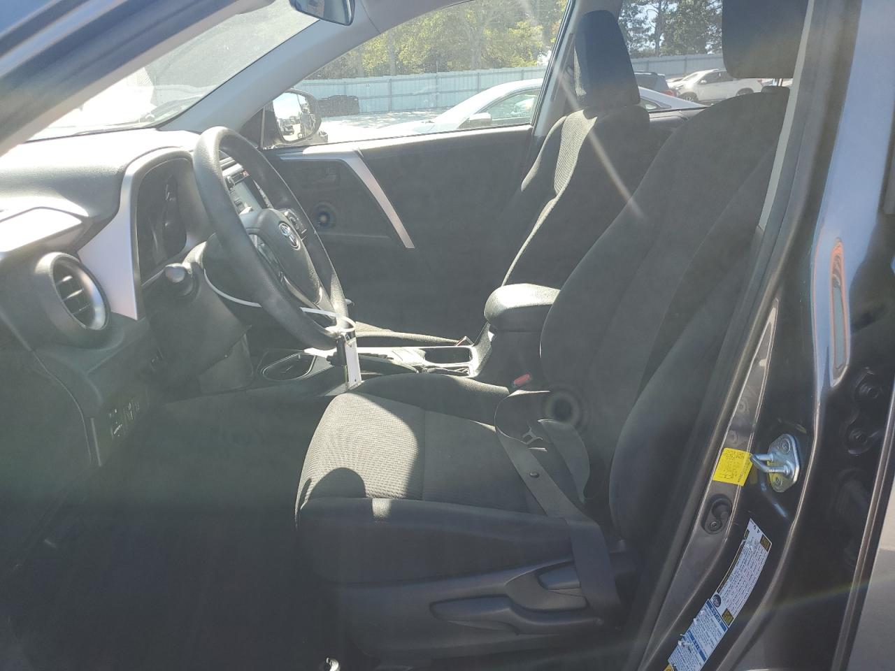 2017 Toyota Rav4 Le VIN: JTMBFREVXHD210657 Lot: 82184535