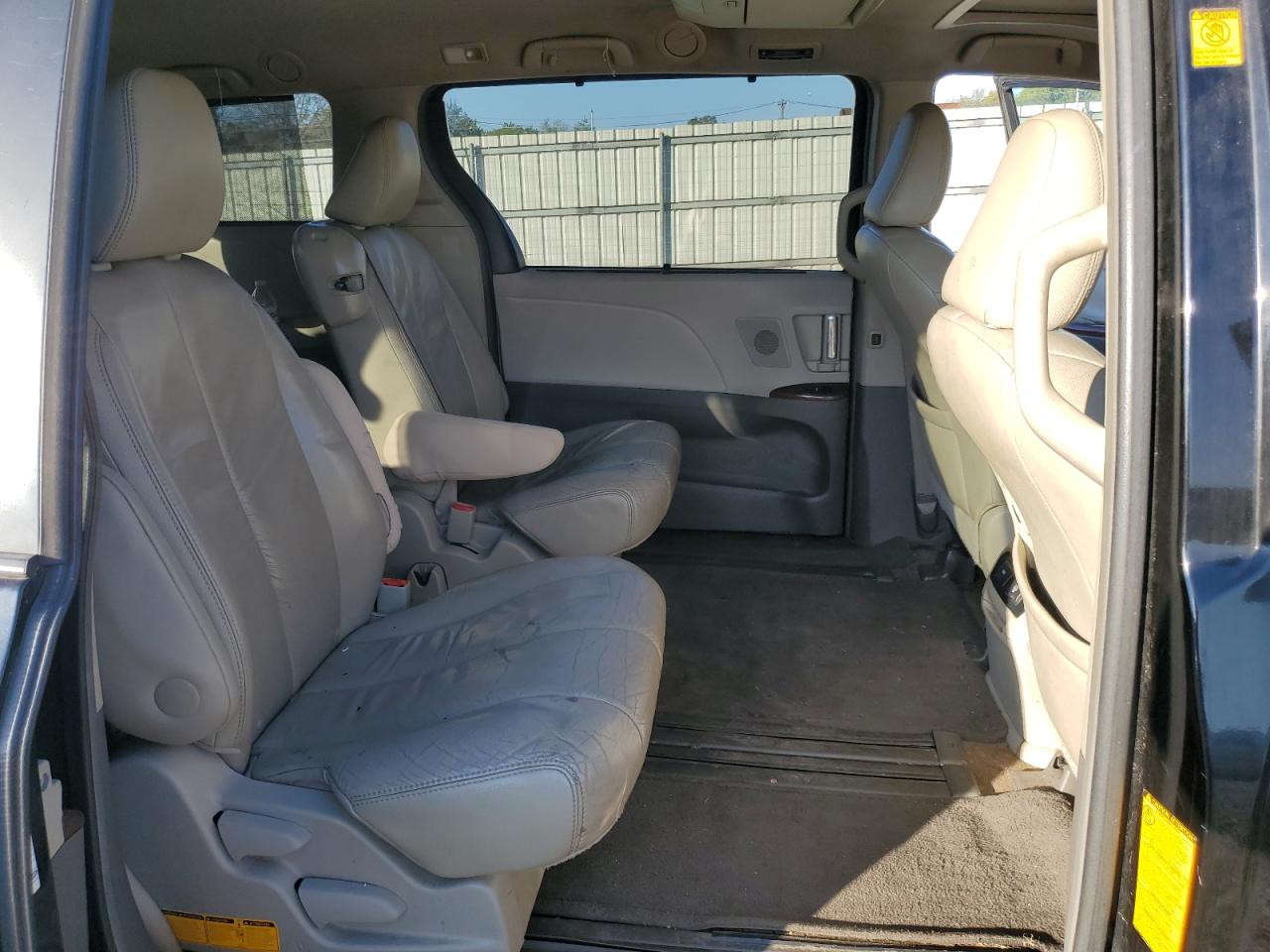 2011 Toyota Sienna Xle VIN: 5TDYK3DCXBS134677 Lot: 84698595