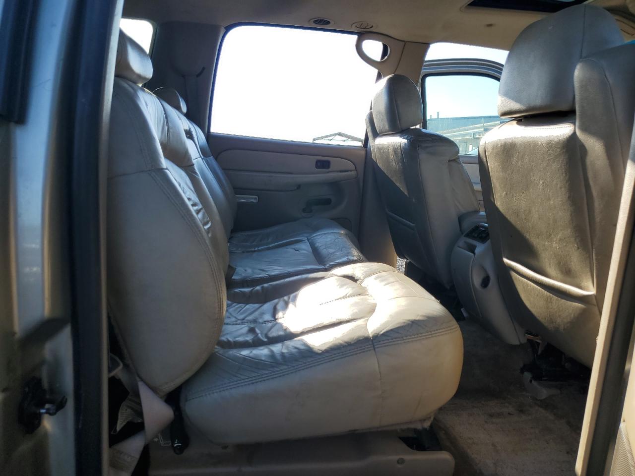 2002 Chevrolet Suburban C1500 VIN: 3GNEC16T62G263331 Lot: 81852855