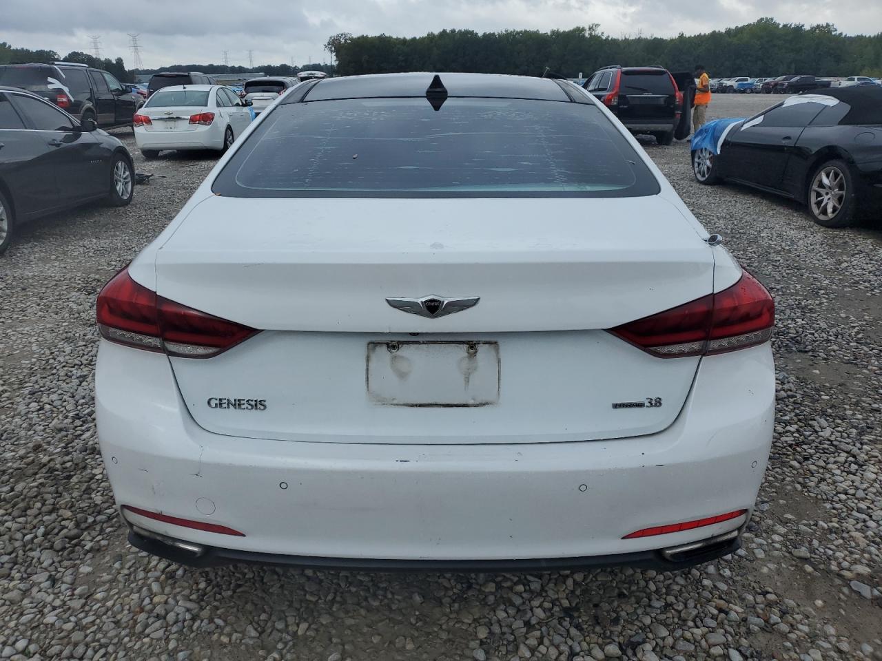 2015 Hyundai Genesis 3.8L VIN: KMHGN4JE7FU033382 Lot: 82290205