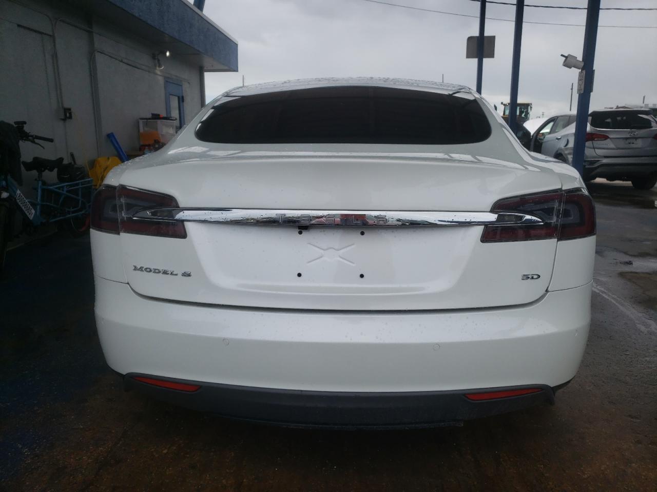 2015 Tesla Model S 85D VIN: 5YJSA1H28FF086847 Lot: 81954025