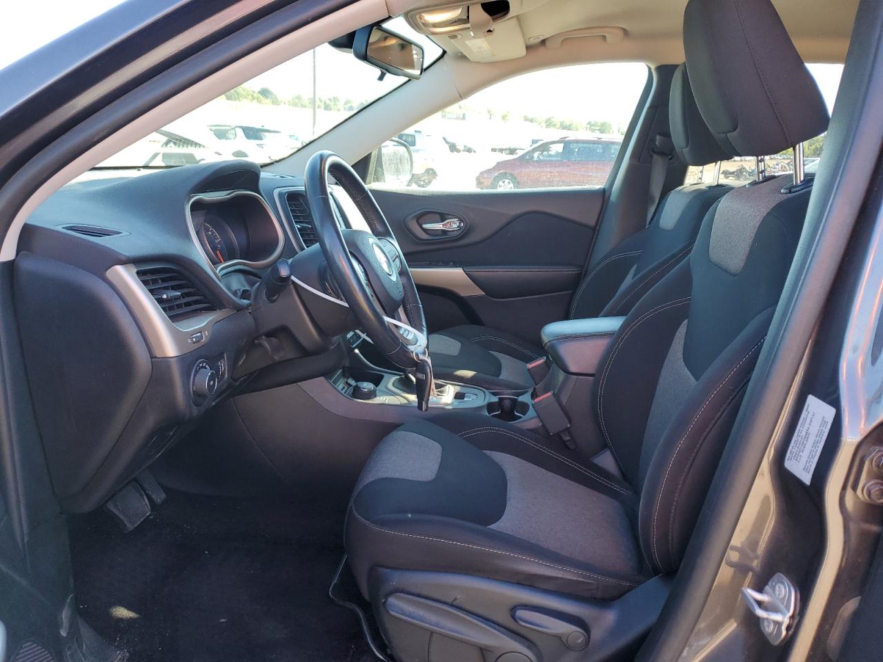 2018 Jeep Cherokee Latitude VIN: 1C4PJMCX8JD521456 Lot: 82493505