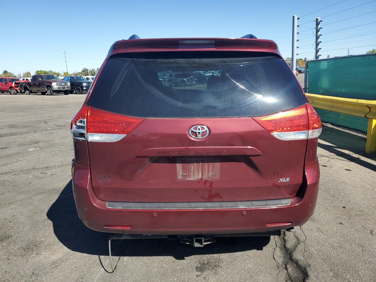 2011 Toyota Sienna Xle VIN: 5TDYK3DC5BS110917 Lot: 84935105