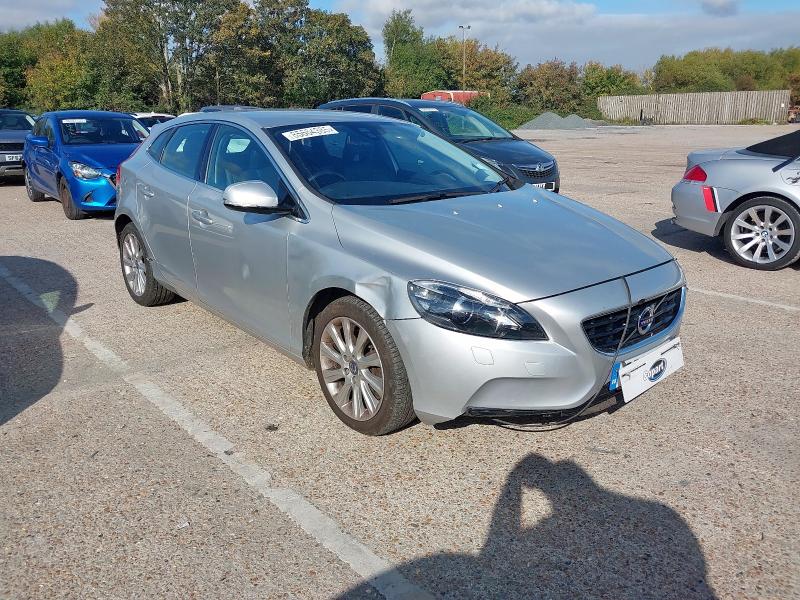 2014 VOLVO V40 SE LUX NAV D3 