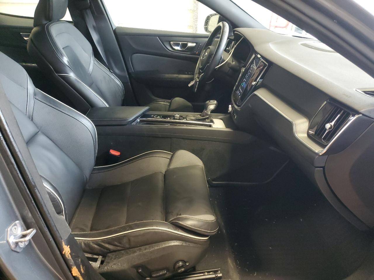 2019 Volvo S60 T6 R-Design VIN: 7JRA22TM2KG015300 Lot: 82709055