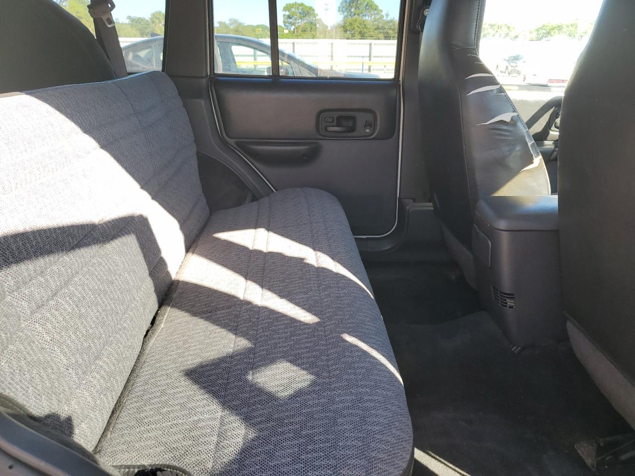 2001 Jeep Cherokee Sport VIN: 1J4FT48S21L515851 Lot: 89820025