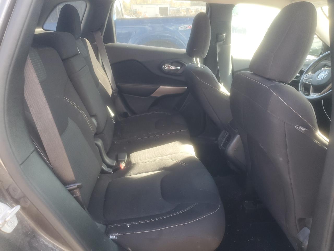 2017 Jeep Cherokee Latitude VIN: 1C4PJLCB7HW660927 Lot: 90412525