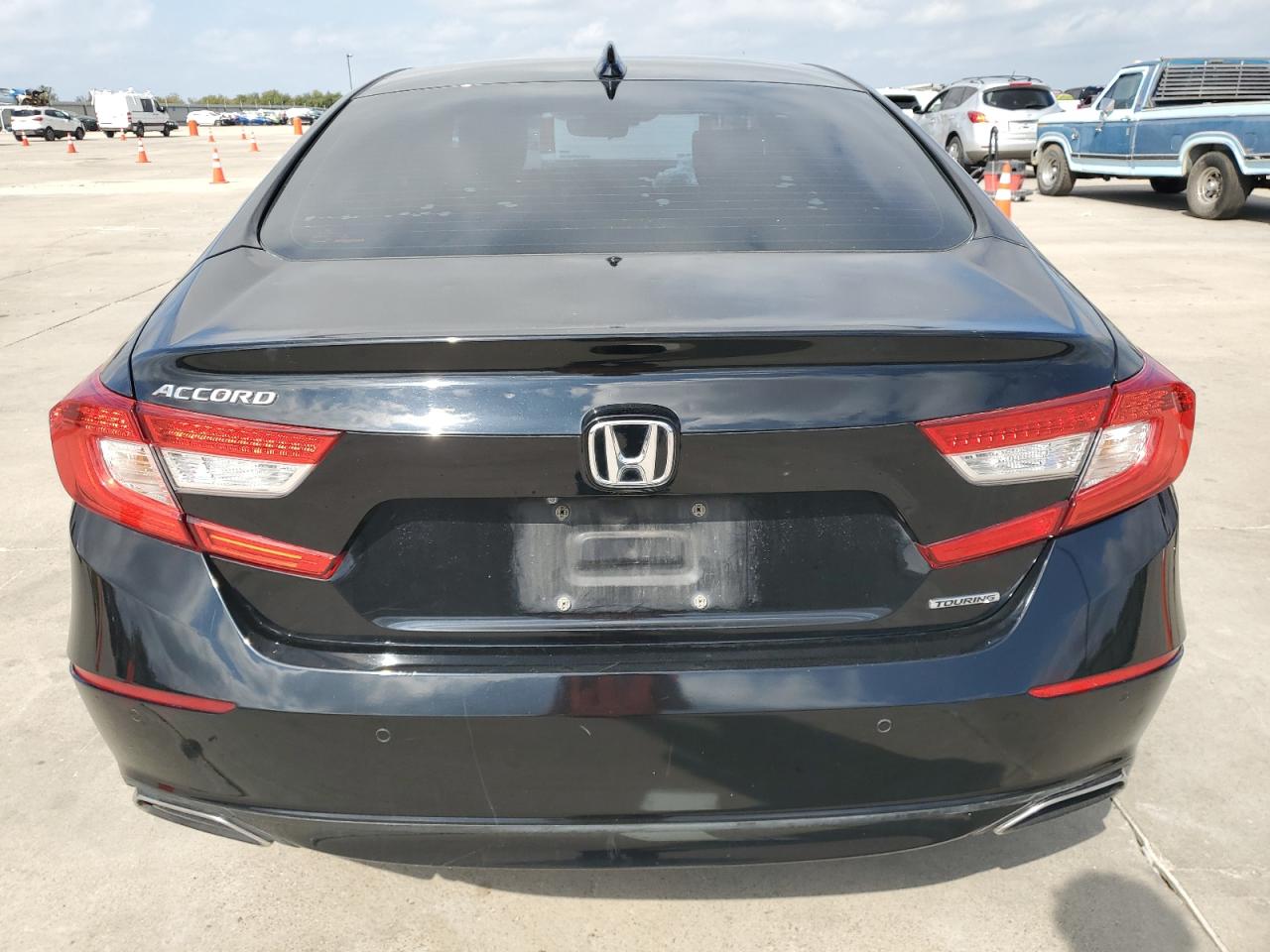 2018 Honda Accord Touring VIN: 1HGCV1F97JA043242 Lot: 90274125
