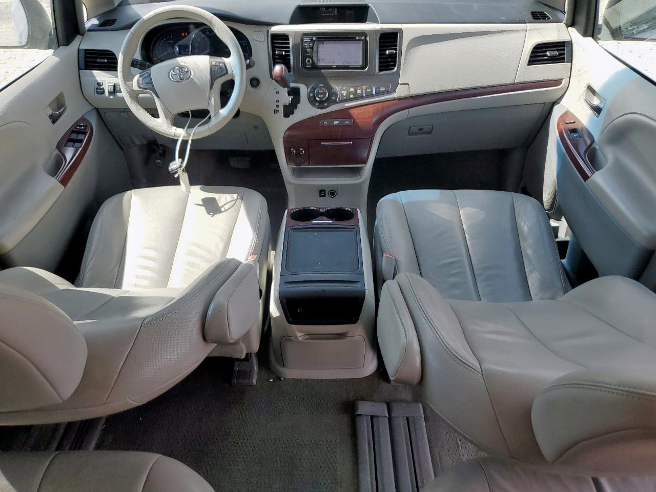 2013 Toyota Sienna Xle VIN: 5TDYK3DC4DS371233 Lot: 82282875