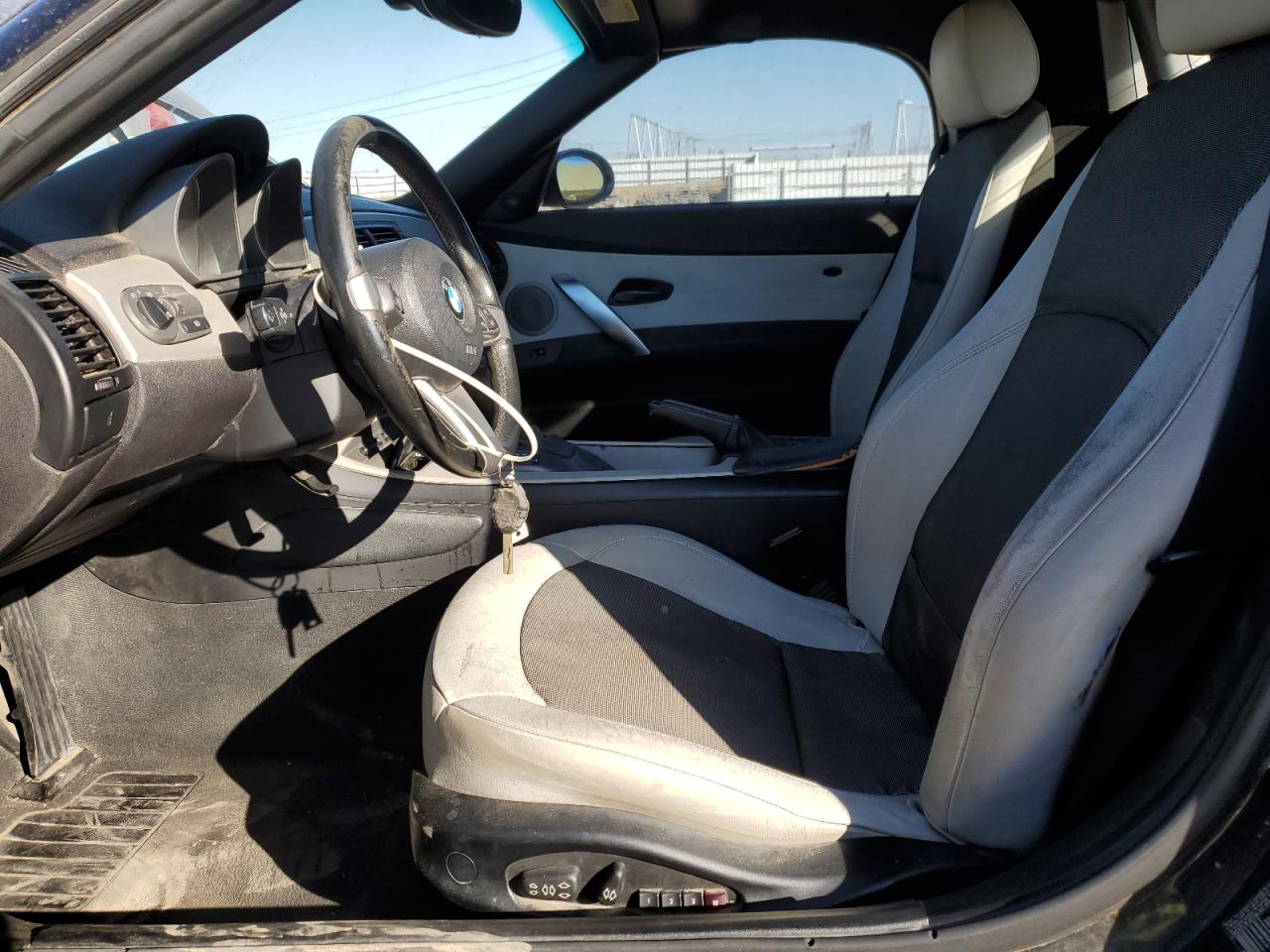 2004 BMW Z4 2.5 VIN: 4USBT33504LS52581 Lot: 86169835